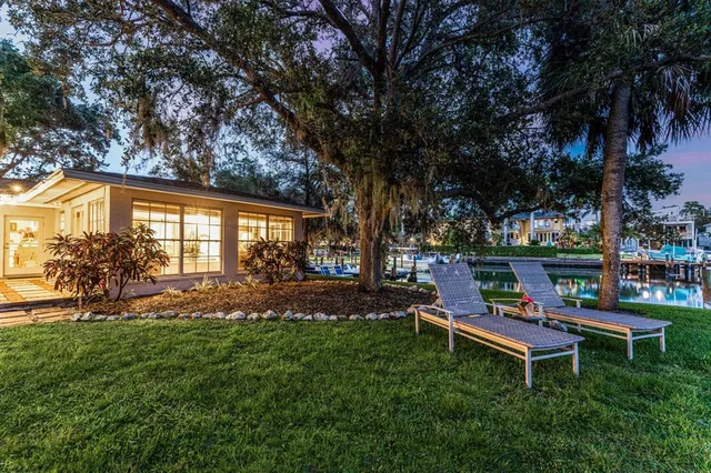 $3,850,000 | 1542 Gulfview Drive, Sarasota, FL 34239