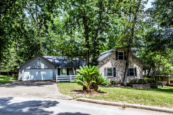 $284,000 | 1006 Amesbury Court, Huntsville, TX 77340