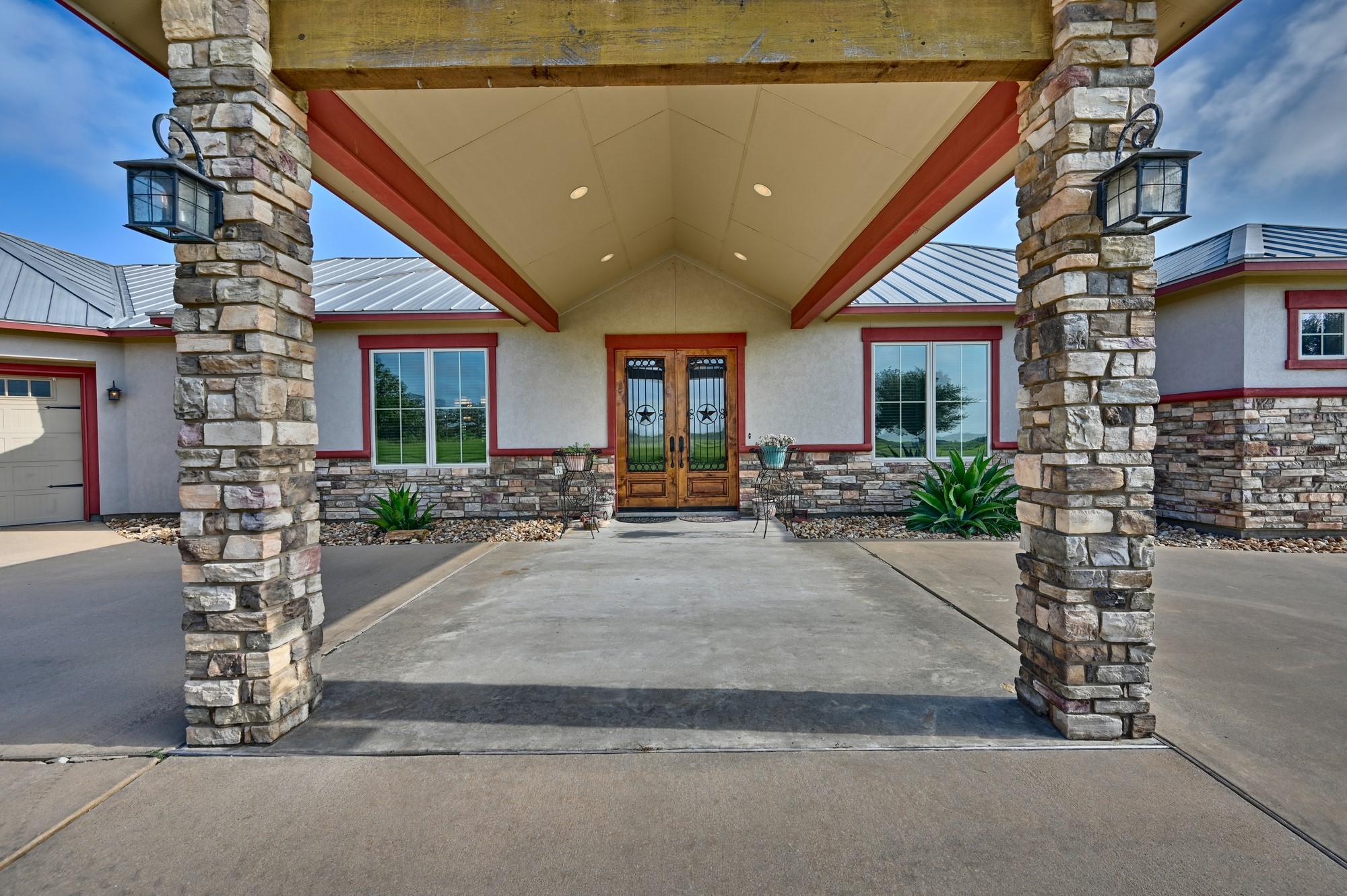 41968 Kelley Road Hempstead, TX 77445 - Photo 3 of 50 Front entry/porte-cochere
