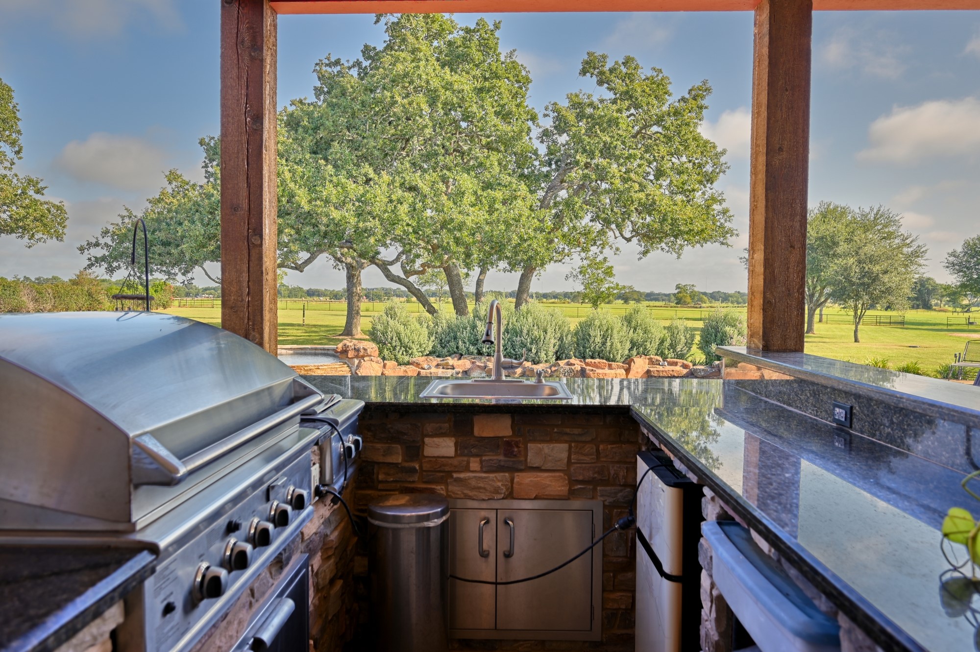 41968 Kelley Road Hempstead, TX 77445 - Photo 32 of 50 Outdoor kitchen