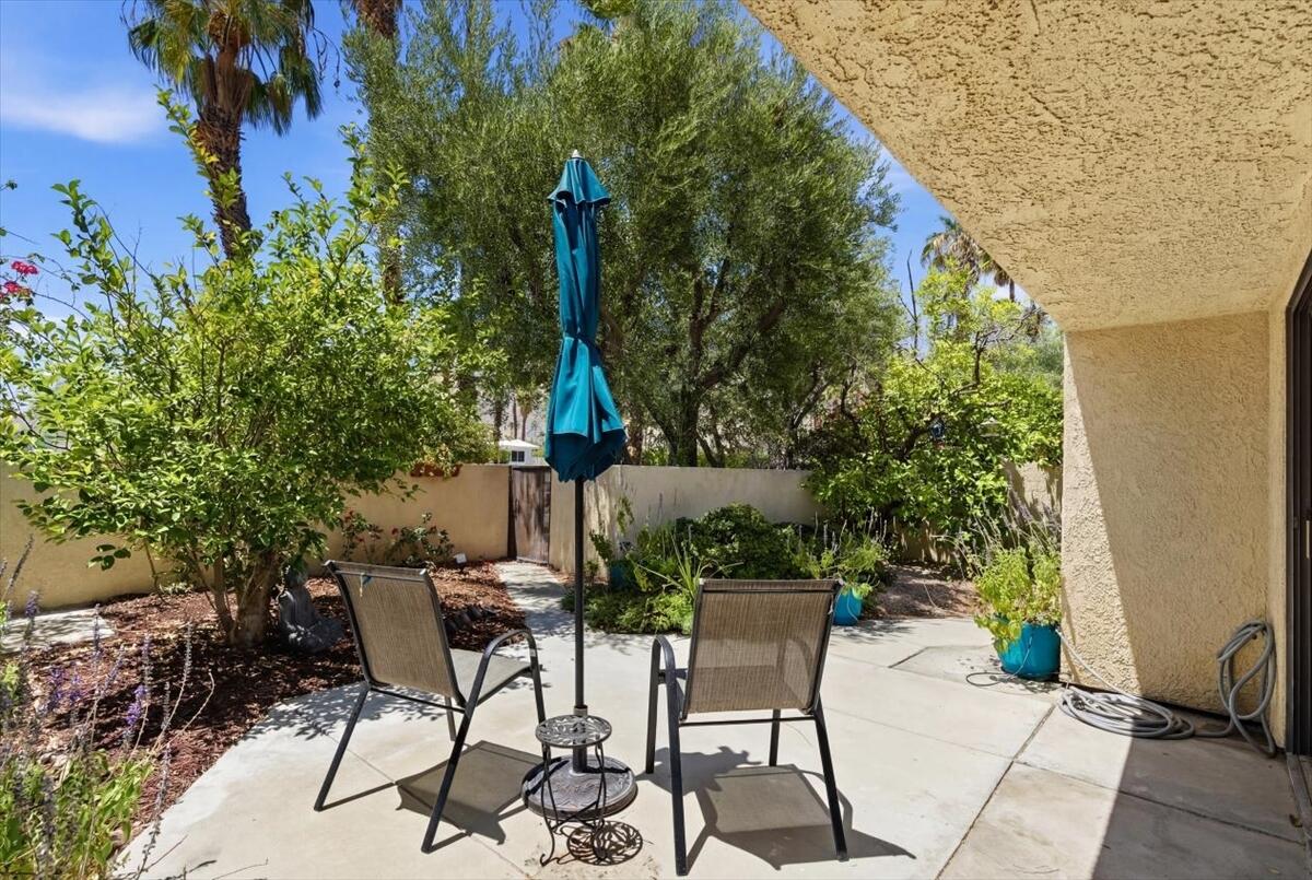 200 East Racquet Club Road, Unit 18 Palm Springs, CA 92262 - Photo 10 of 33 28-200 E Racquet Club Rd #18-28