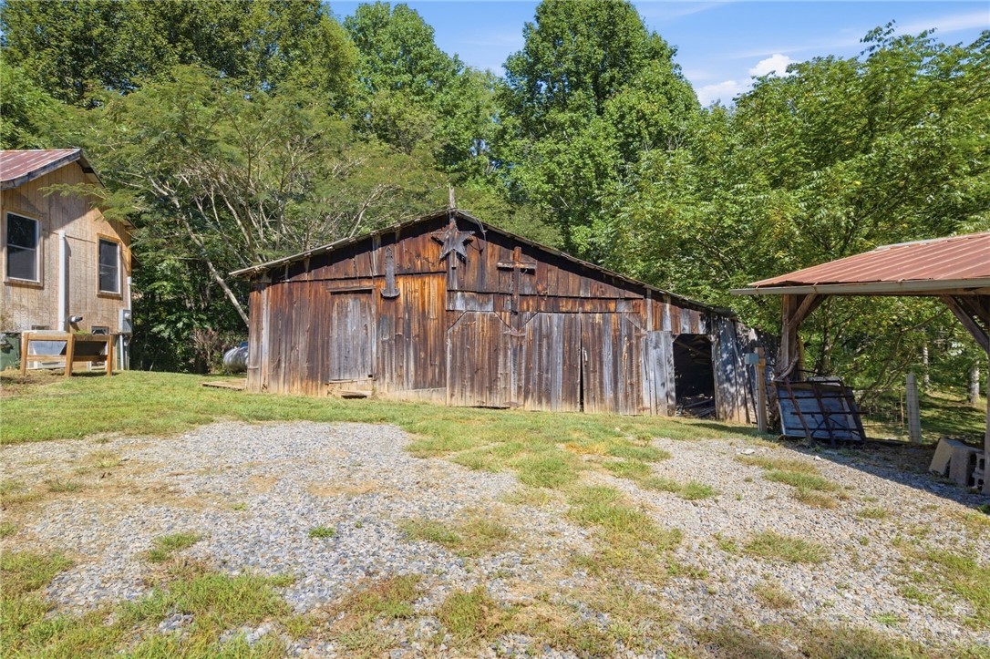 325 Sawyers Road Warrensville, NC 28693 - Photo 16 of 33 Gallery Image 16