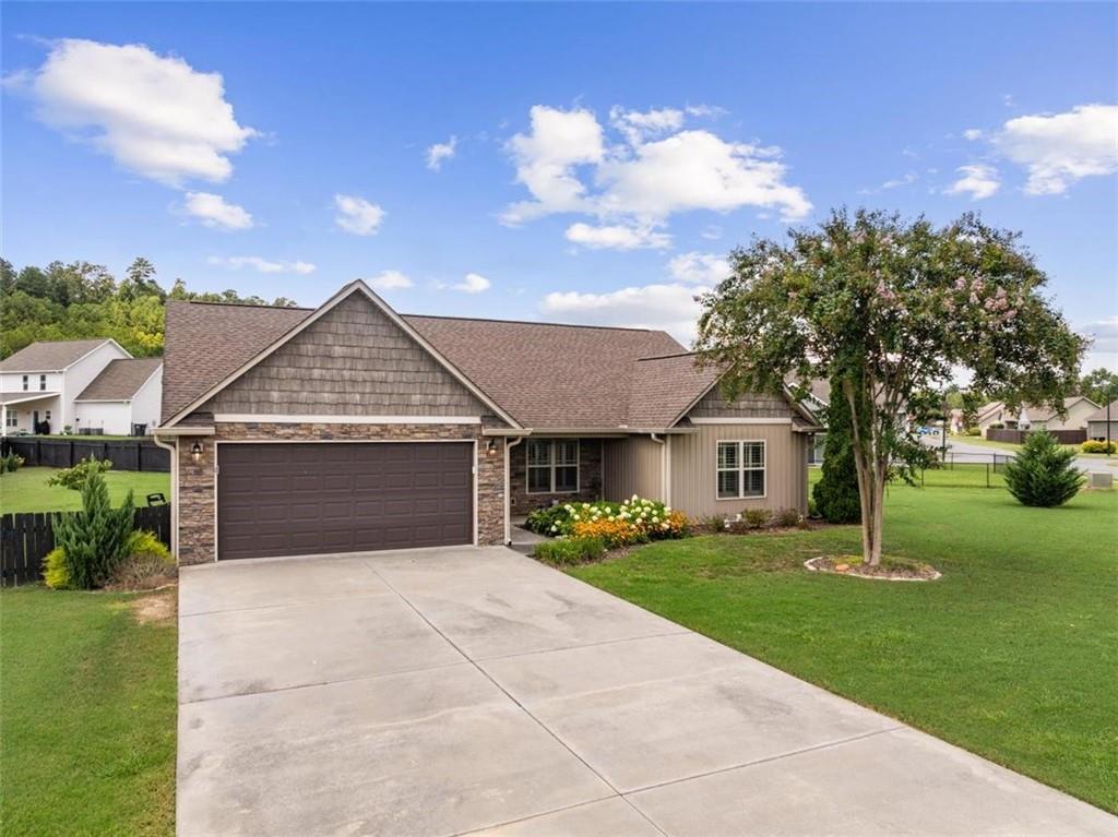 222 Gilmore Circle Calhoun, GA 30701 - Photo 2 of 43 Gallery Image 2