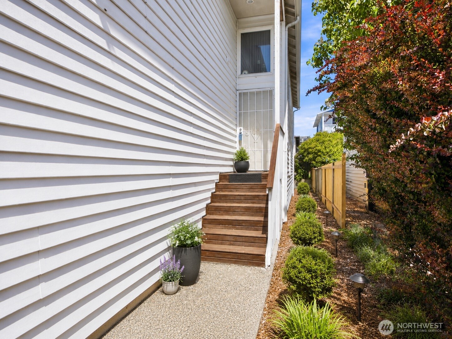 512 North 104th Street Seattle, WA 98133 - Photo 3 of 28