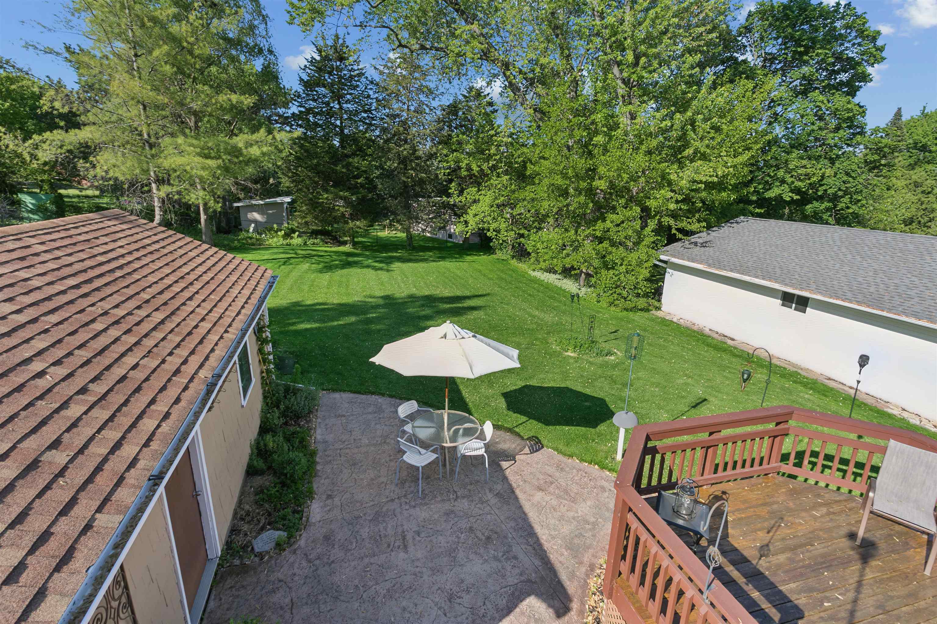 323 East Mission Road Green Bay, WI 54301 - Photo 3 of 20