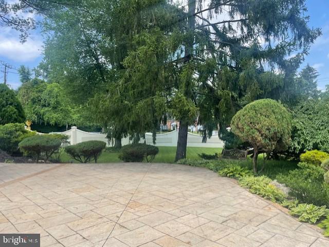 5301 Goldsboro Road Bethesda, MD 20817 - Photo 65 of 71 yard