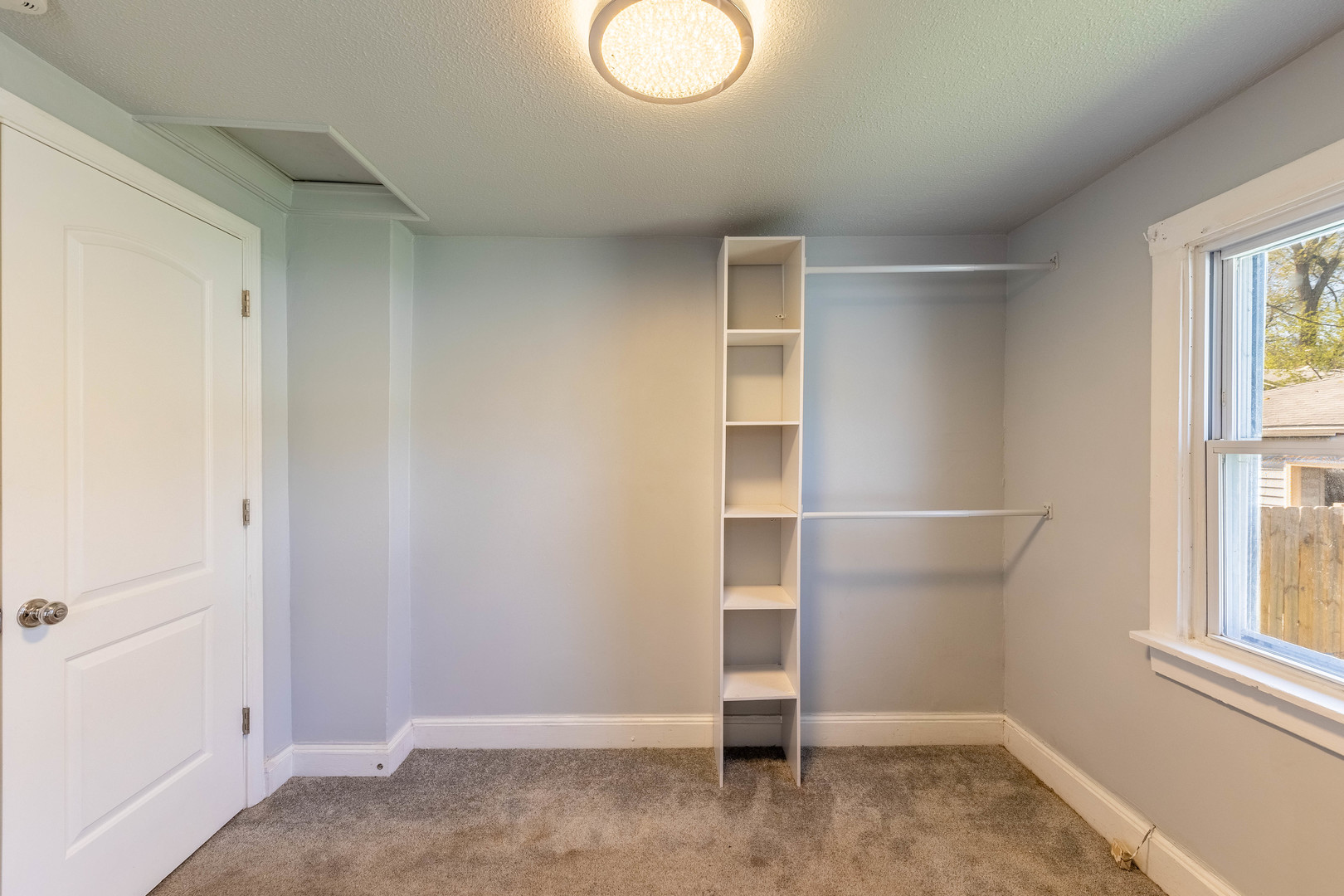 14536 Ridgeway Avenue Midlothian, IL 60445 - Photo 11 of 18 an empty room with windows and closet