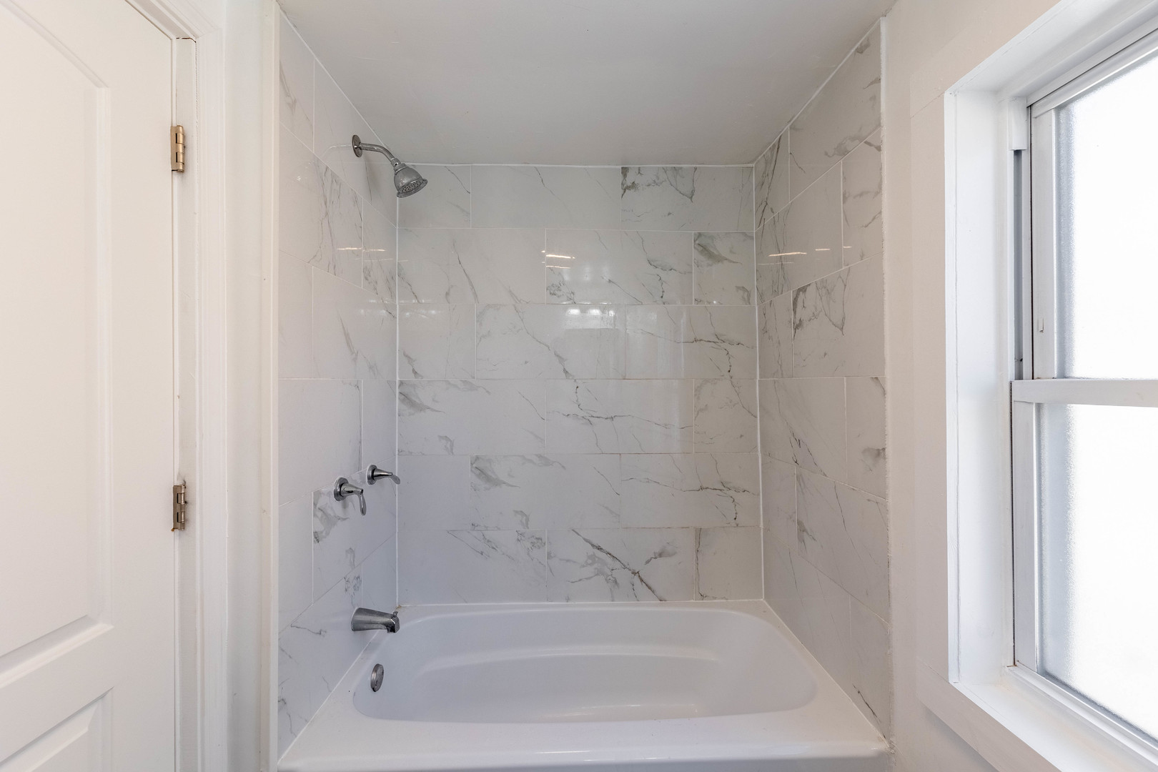 14536 Ridgeway Avenue Midlothian, IL 60445 - Photo 13 of 18 a bathroom with a shower