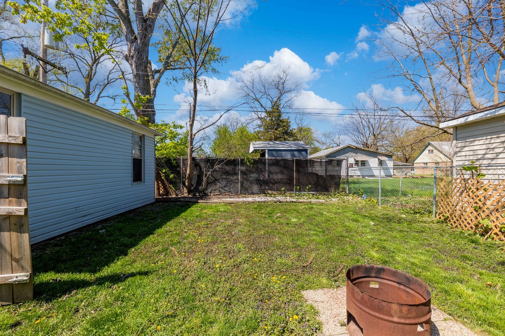 14536 Ridgeway Avenue Midlothian, IL 60445 - Photo 15 of 18 a view of a patio with table and chairs and potted plants