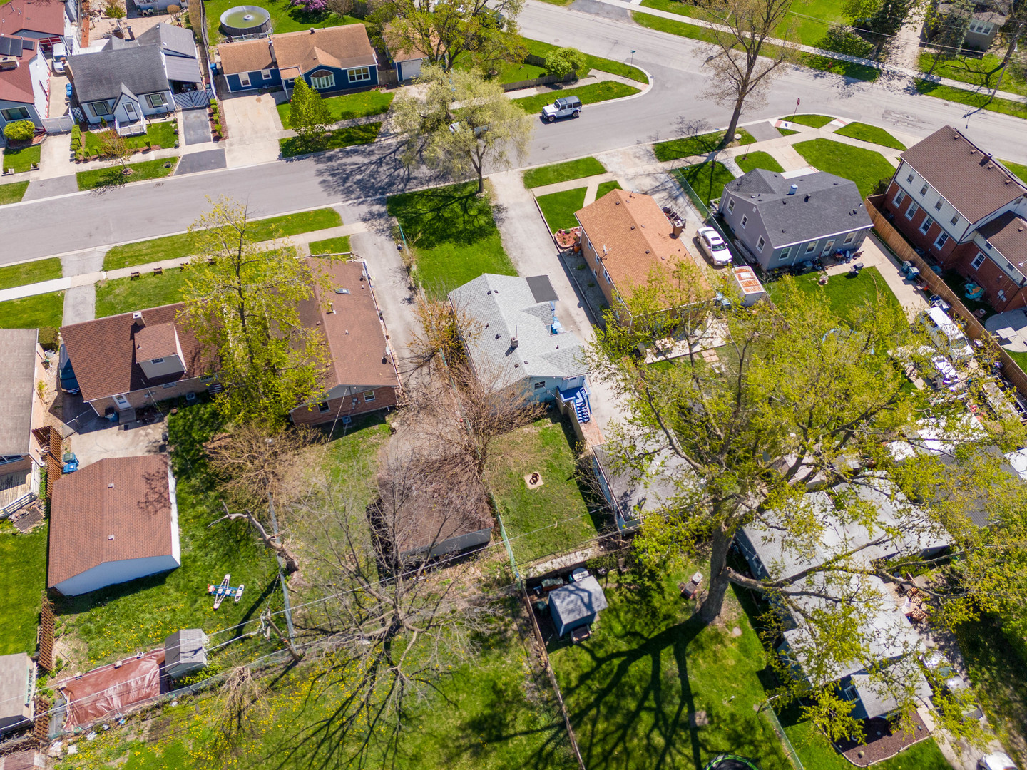 14536 Ridgeway Avenue Midlothian, IL 60445 - Photo 17 of 18 an aerial view of swimming pool playground