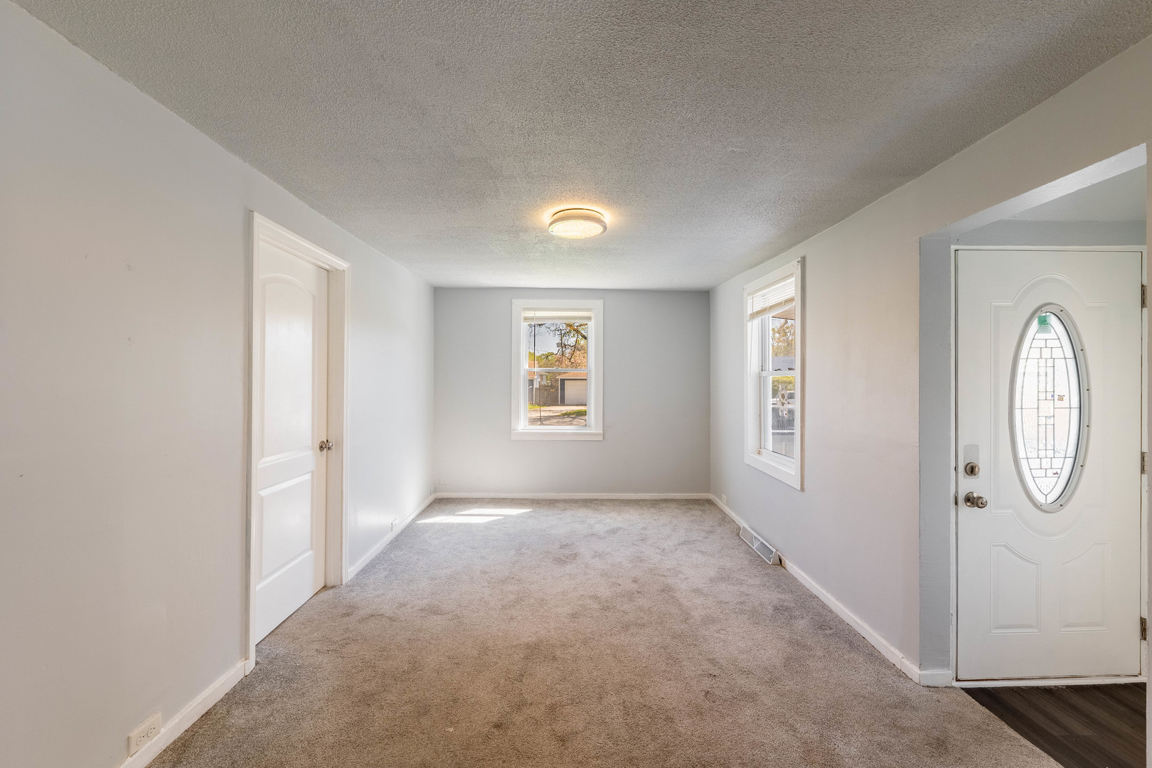 14536 Ridgeway Avenue Midlothian, IL 60445 - Photo 2 of 18 an empty room with windows and mirror