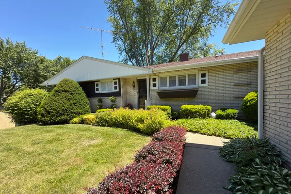 $399,900 | 34841 North Leonard Avenue, Ingleside, IL 60041