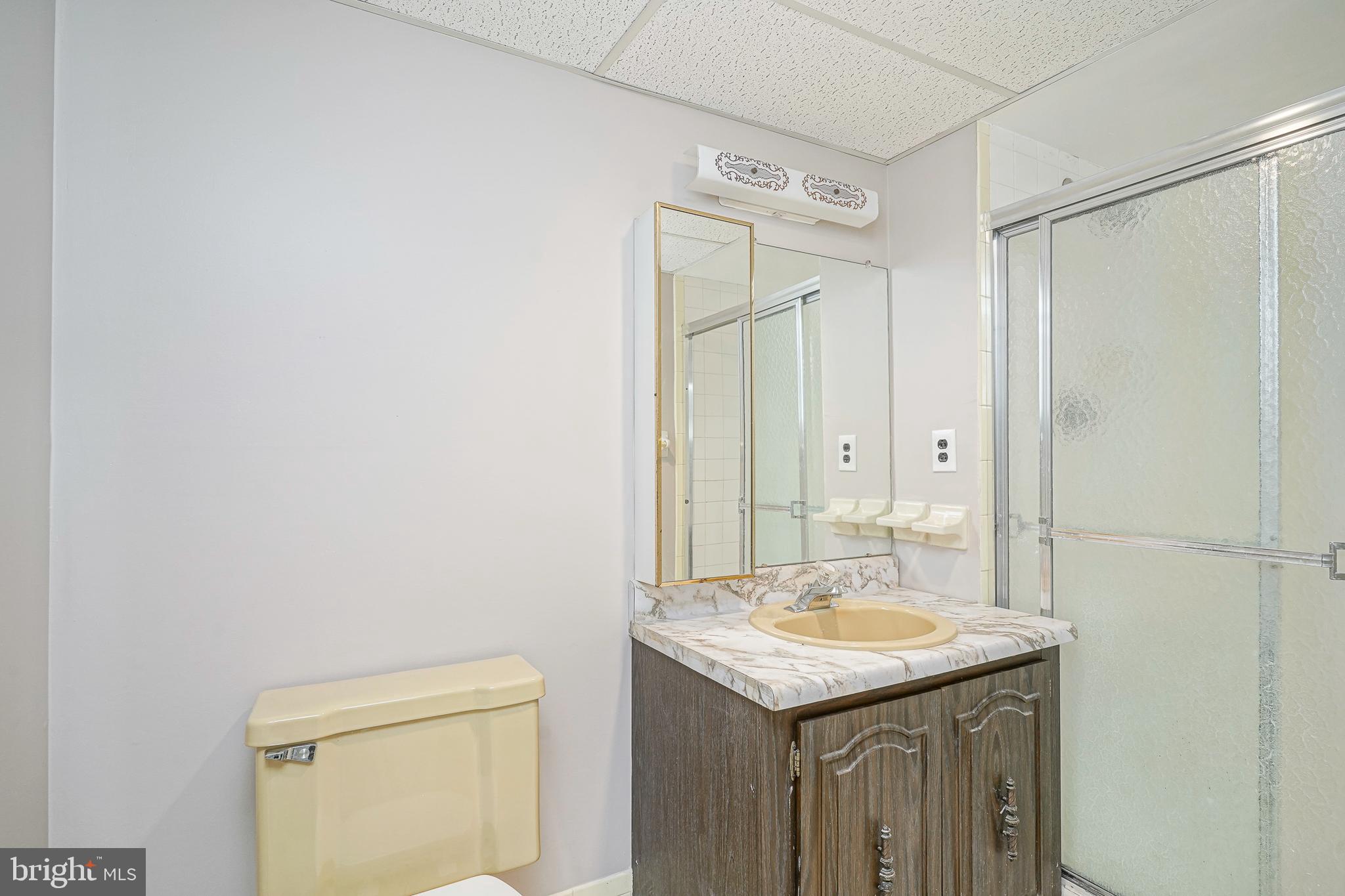 2628 Welsh Road, Unit 201 Philadelphia, PA 19152 - Photo 17 of 23 Primary Bathroom