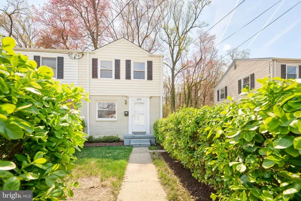 $2,700 | 2319 Riverview Terrace, Alexandria, VA 22303