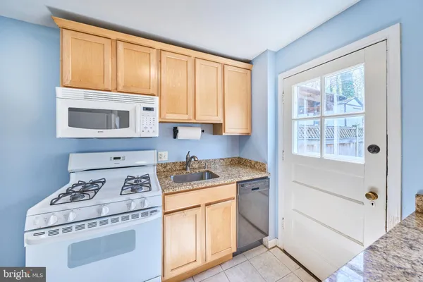 $2,700 | 2319 Riverview Terrace, Alexandria, VA 22303