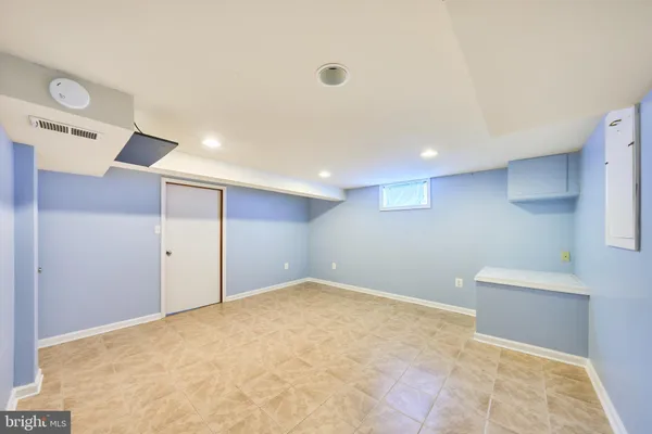 $2,700 | 2319 Riverview Terrace, Alexandria, VA 22303