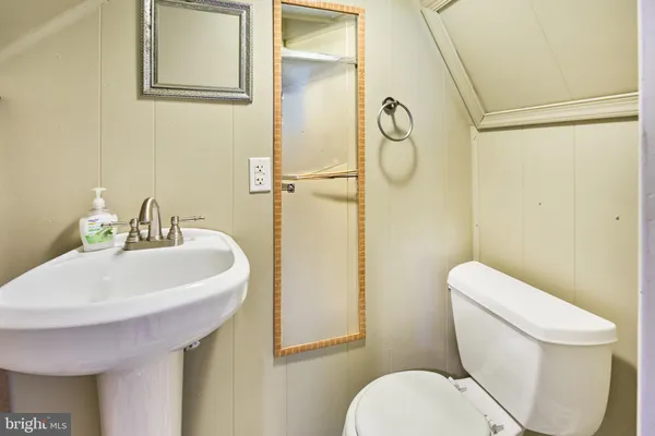 $2,700 | 2319 Riverview Terrace, Alexandria, VA 22303