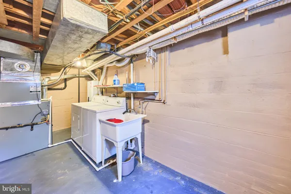 $2,700 | 2319 Riverview Terrace, Alexandria, VA 22303