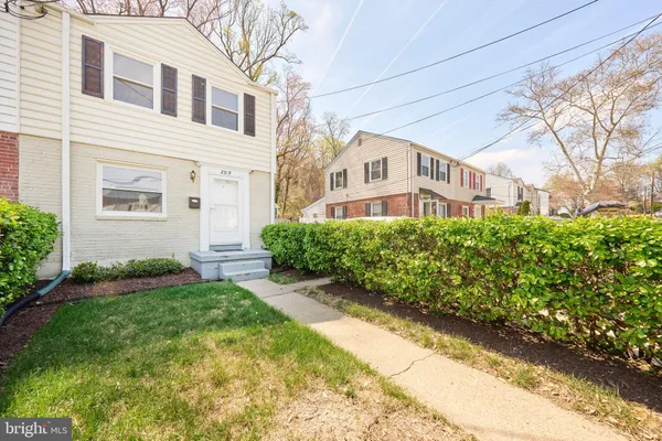 $2,700 | 2319 Riverview Terrace, Alexandria, VA 22303