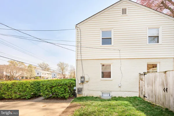 $2,700 | 2319 Riverview Terrace, Alexandria, VA 22303