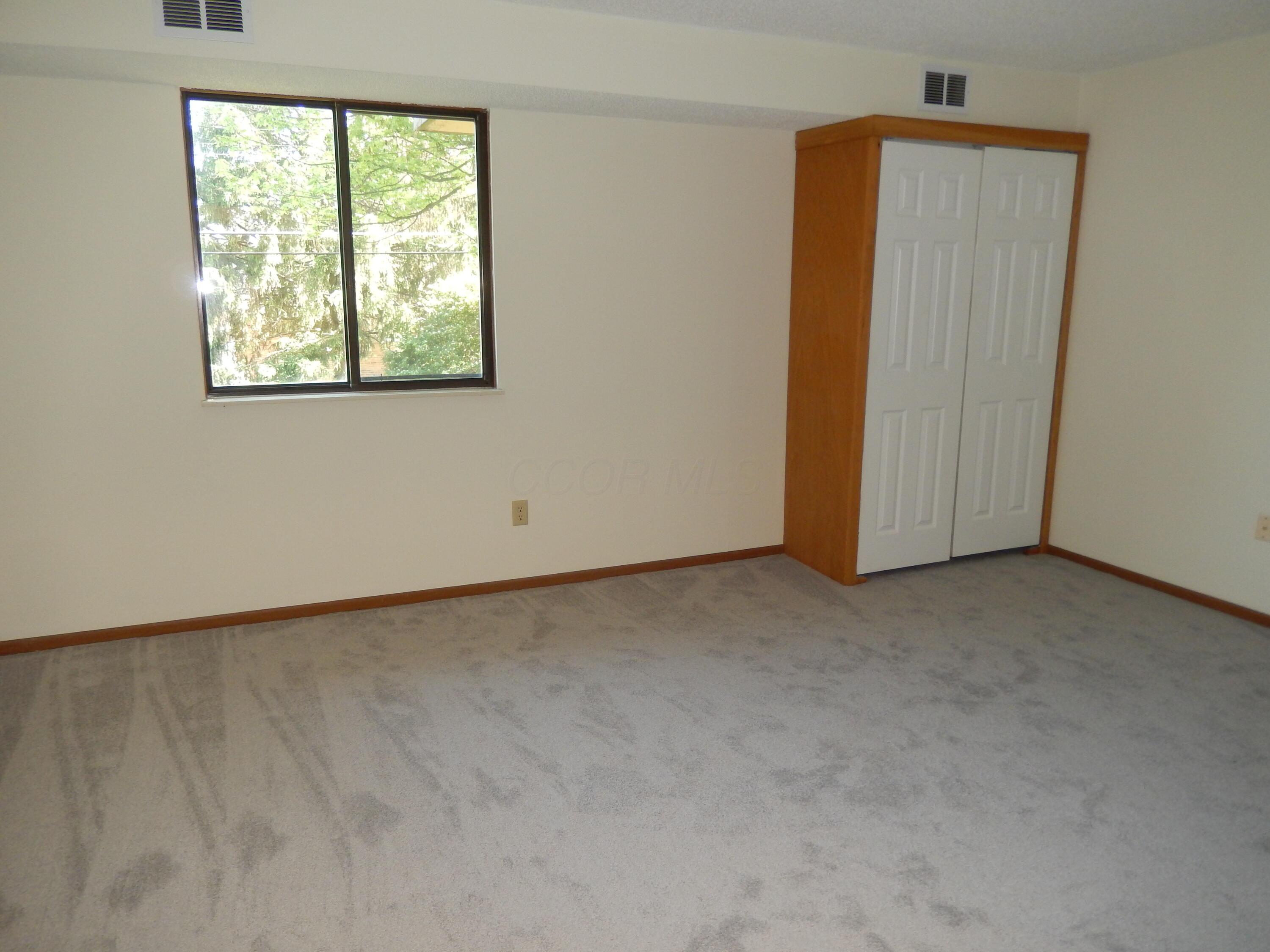 4143 Karl Road, Unit 214 Columbus, OH 43224 - Photo 12 of 25 Living Room / Dining Room Area