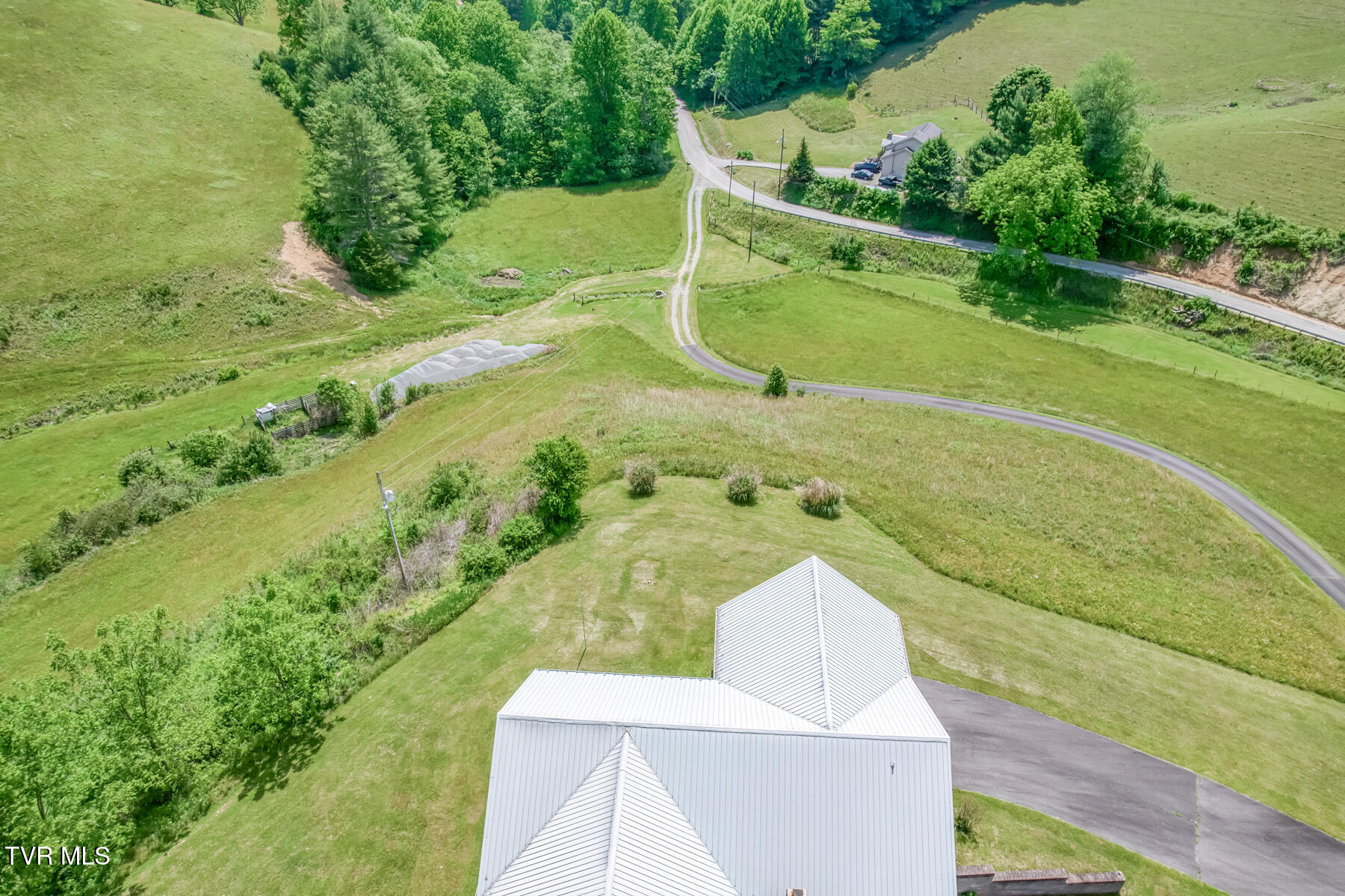 1044 Waters Road Laurel Bloomery, TN 37680 - Photo 7 of 72 1044 Waters Rd-7