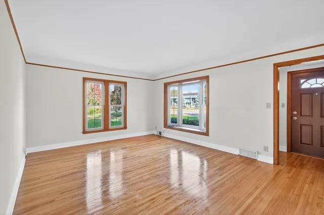 $339,900 | 1049 Sterling Street North, Maplewood, MN 55119