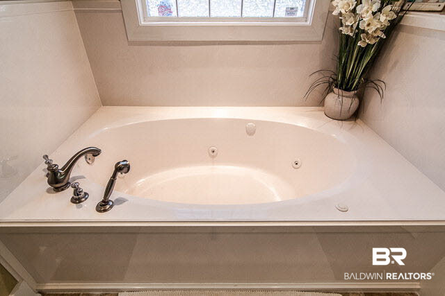 11099 Niblick Loop Fairhope, AL 36532 - Photo 22 of 33 Master Tub