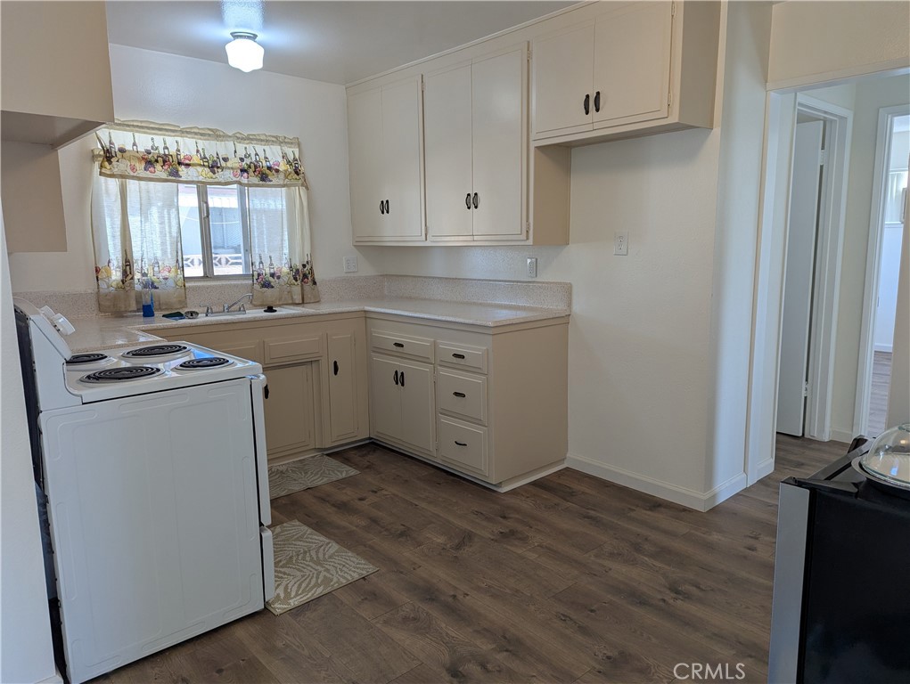 280 Mary Hemet, CA 92543 - Photo 6 of 18 a kitchen with sink cabinets and window