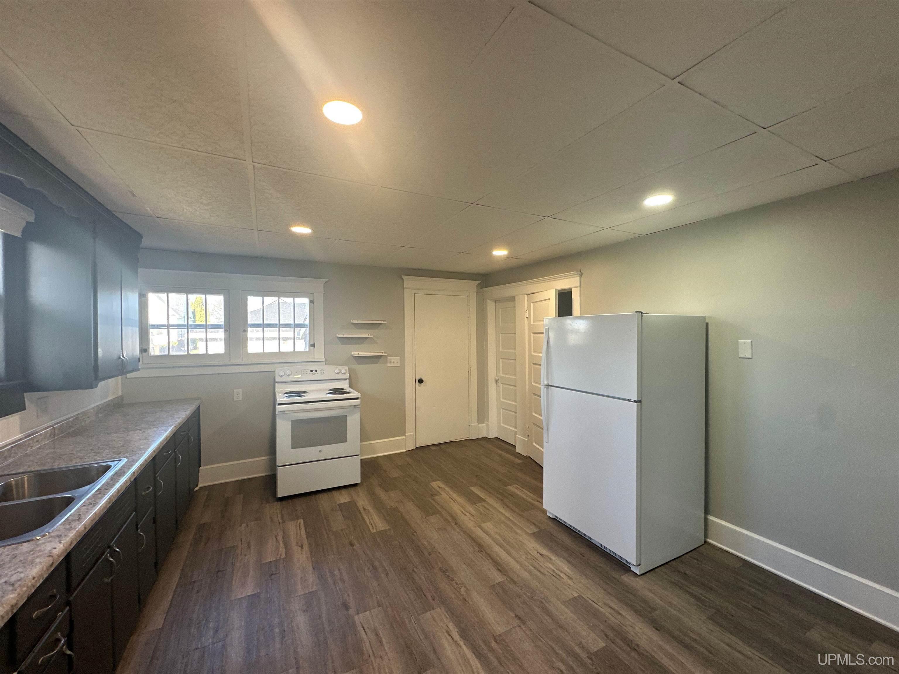 910 South 13th Street Escanaba, MI 49829 - Photo 6 of 13