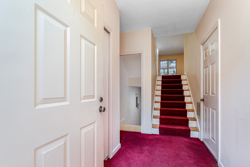 112 Ridgefield Circle, Unit C Clinton, MA 01510 - Photo 3 of 41 Gallery Image 3