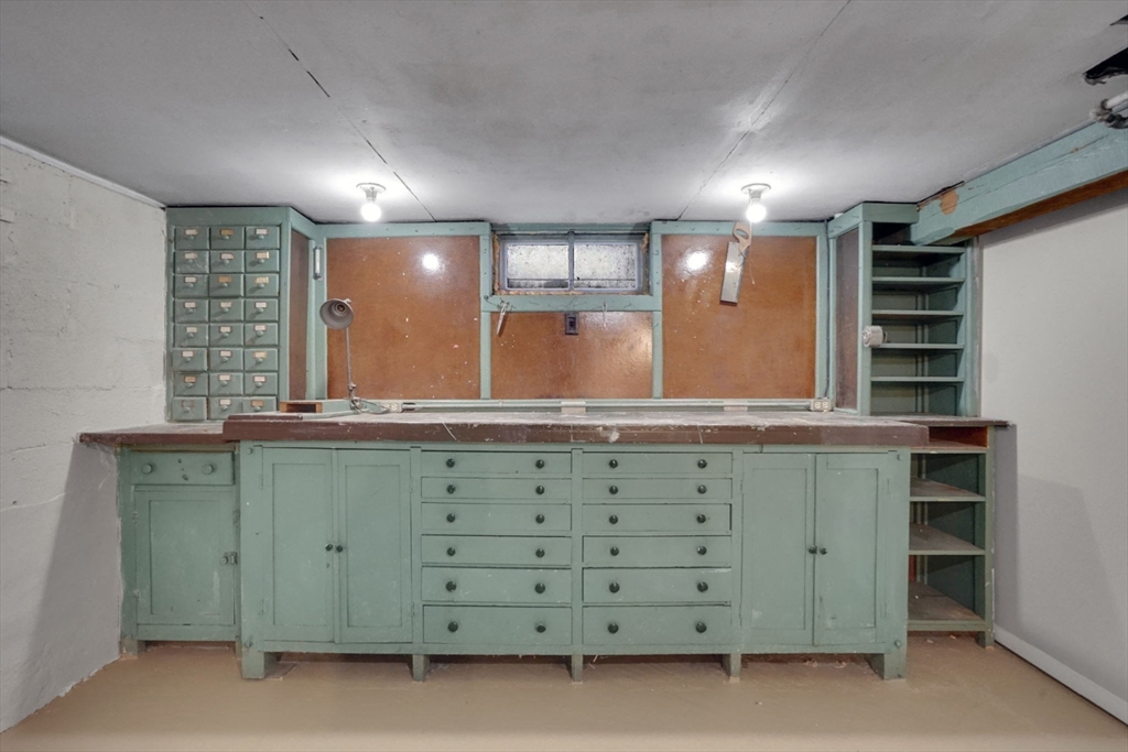 103 Catherine Street Chicopee, MA 01013 - Photo 33 of 42