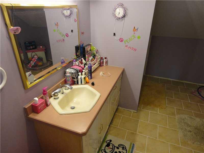 75 Sopher Road Grove City, PA 16127 - Photo 14 of 22 Full Bath.