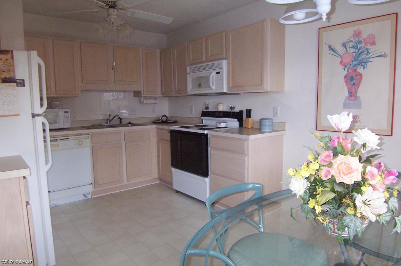 303 Barbour Road, Unit U1402 Morehead City, NC 28557 - Photo 2 of 11 Kitchen