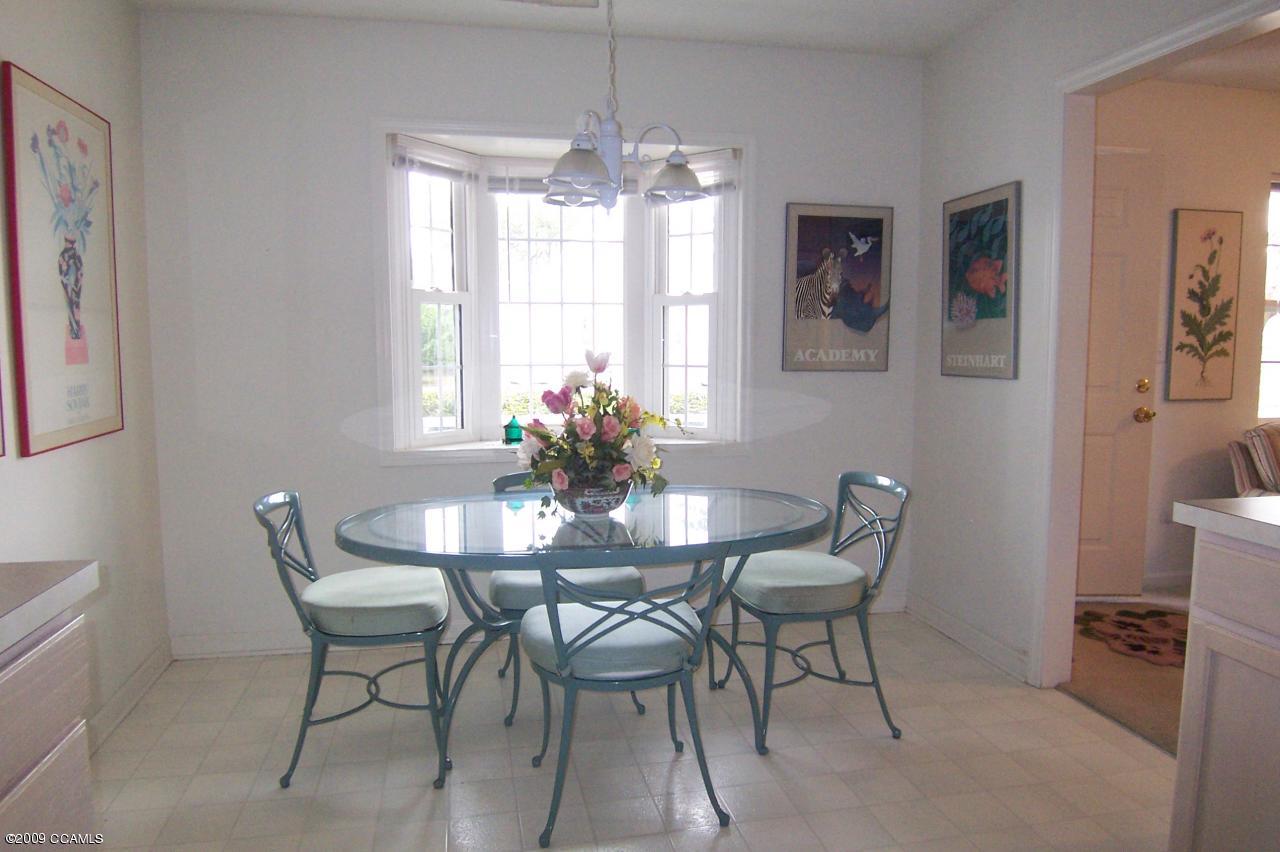 303 Barbour Road, Unit U1402 Morehead City, NC 28557 - Photo 3 of 11 Dining Area