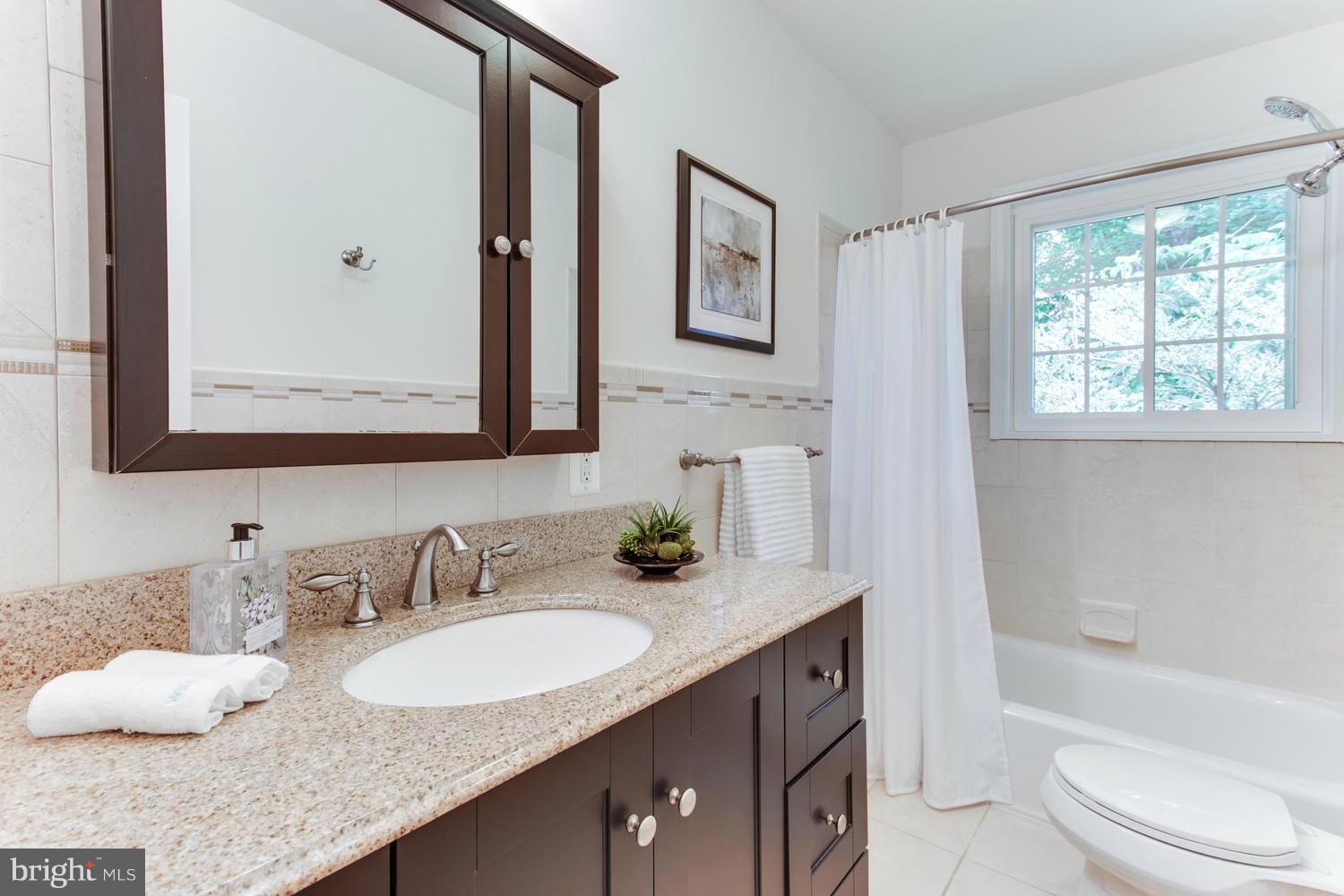 6504 Stoneham Road Bethesda, MD 20817 - Photo 18 of 25 Bath