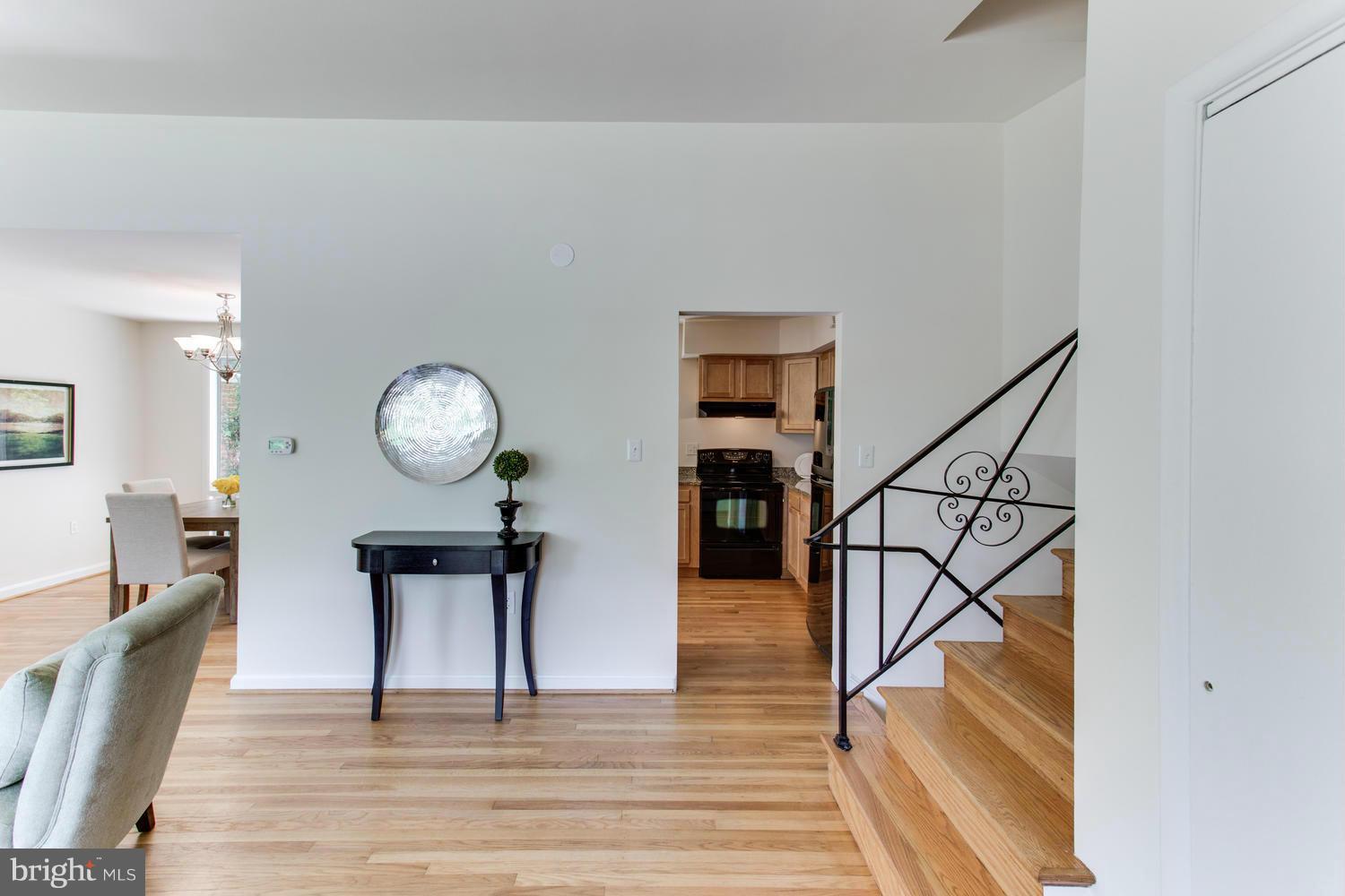 6504 Stoneham Road Bethesda, MD 20817 - Photo 3 of 25 Entryway