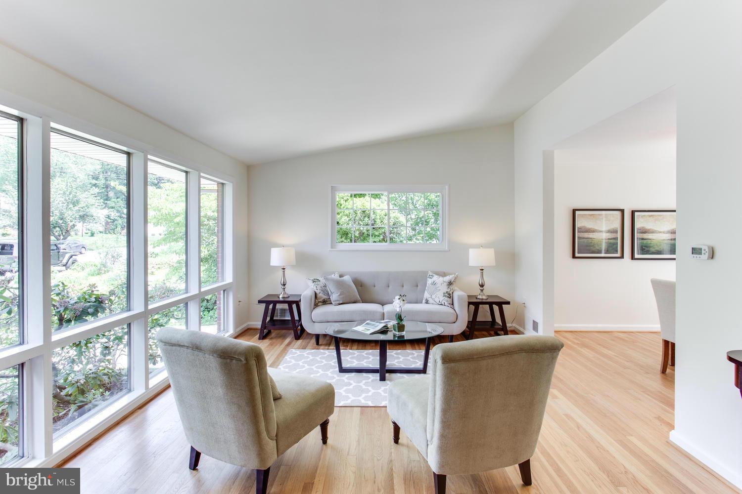 6504 Stoneham Road Bethesda, MD 20817 - Photo 4 of 25 Living Room