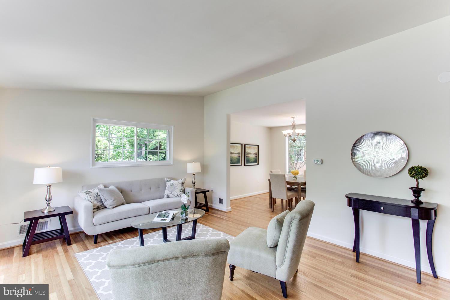 6504 Stoneham Road Bethesda, MD 20817 - Photo 5 of 25 Living Room