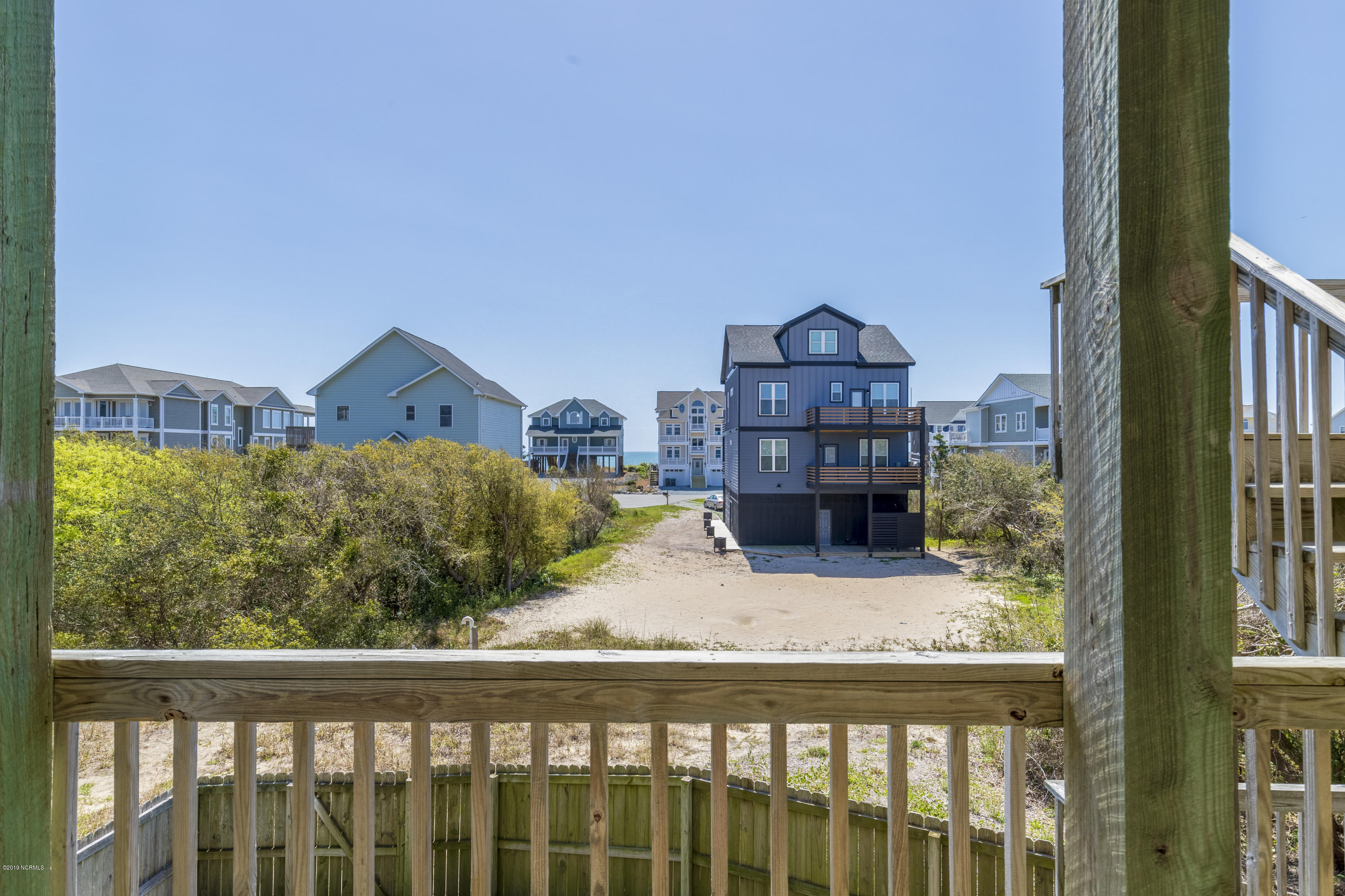 2056 New River Inlet Road North Topsail Beach, NC 28460 - Photo 24 of 35 2056 NRIR - interiors - 18 -HDR