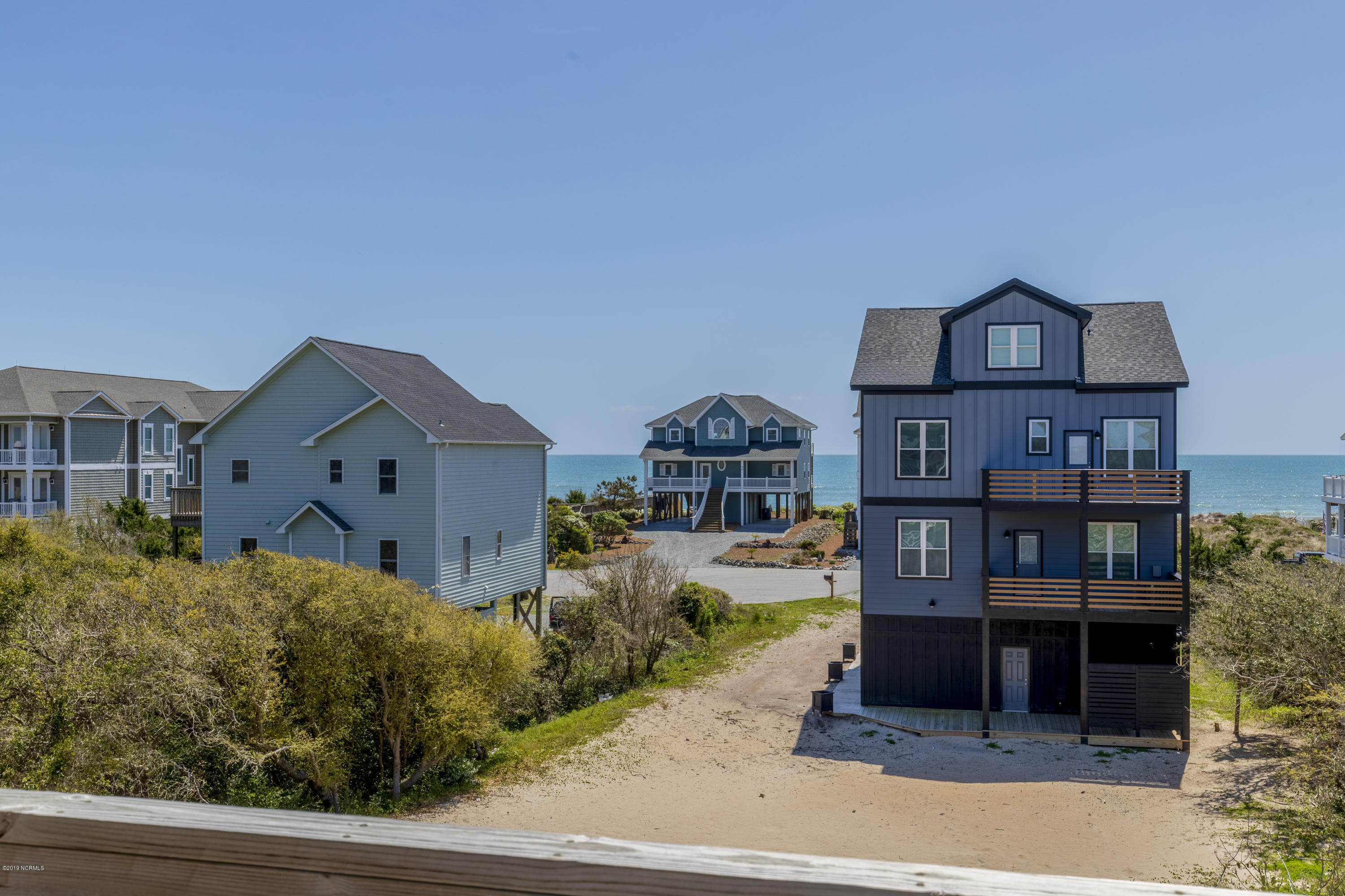 2056 New River Inlet Road North Topsail Beach, NC 28460 - Photo 4 of 35 2056 NRIR - interiors - 6 -HDR