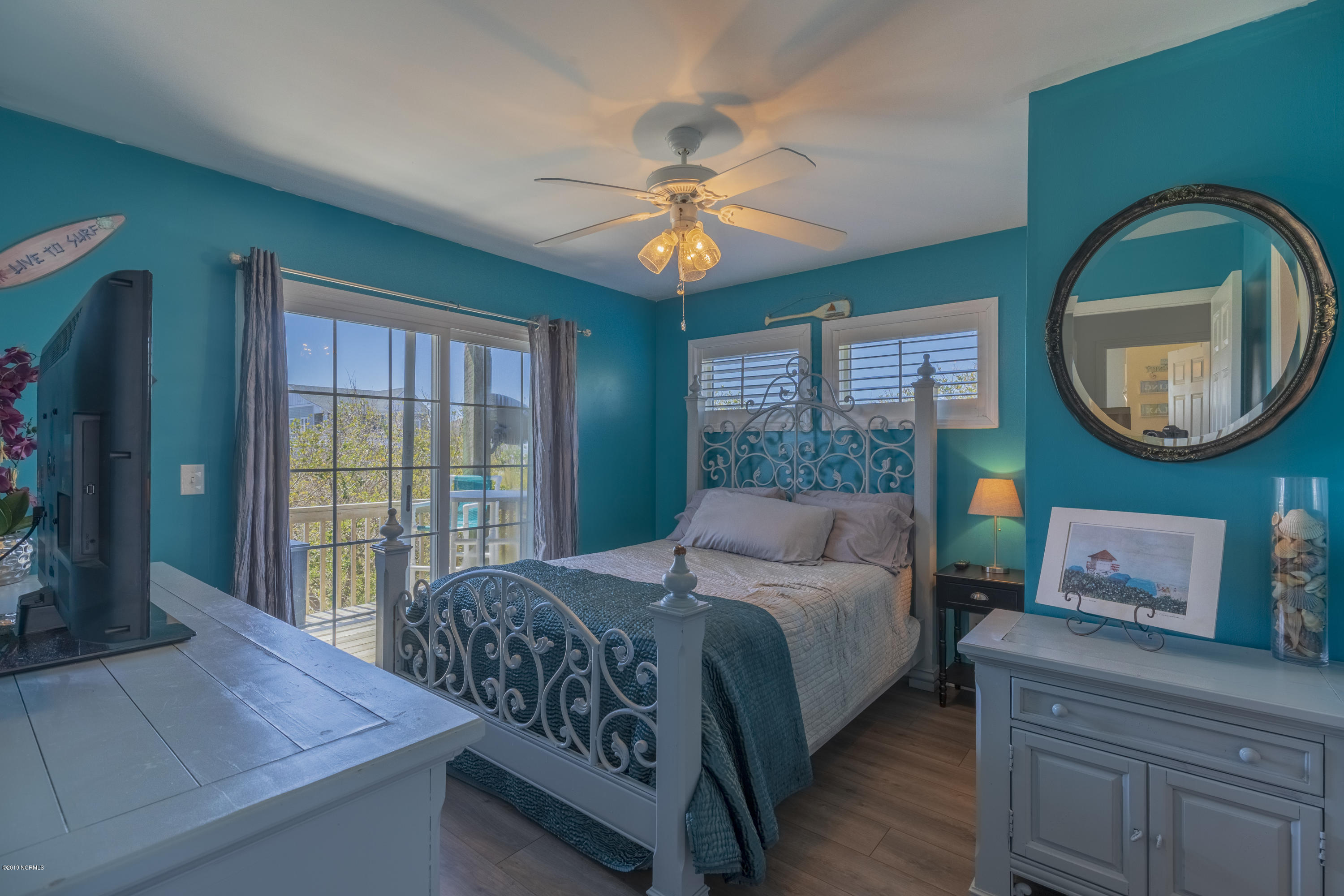 2056 New River Inlet Road North Topsail Beach, NC 28460 - Photo 5 of 35 2056 NRIR - interiors - 24 -HDR