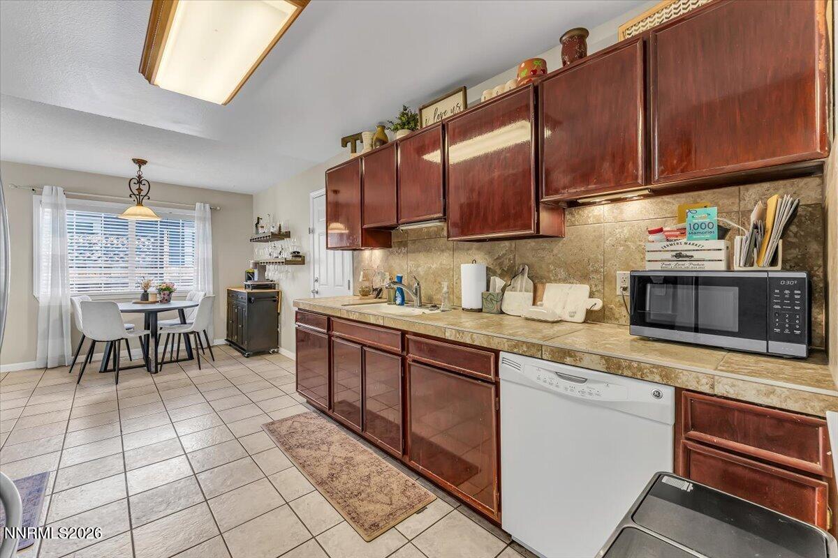 1375 Marne Drive Reno, NV 89503 - Photo 5 of 26 05-1375 Marne St Reno NV 89503 (5 of 29)