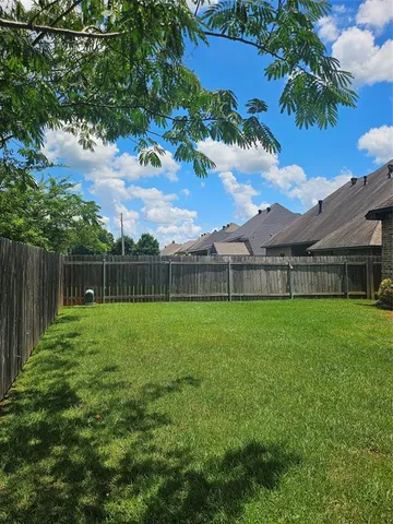 a view of a back yard of the house