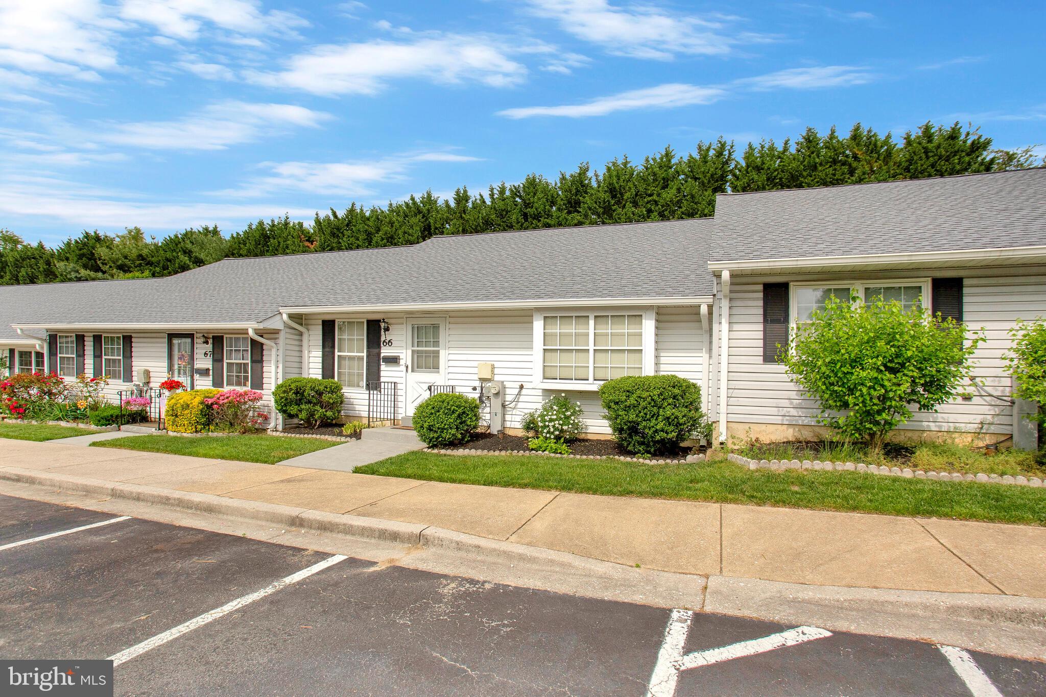 WELCOME HOME !
(Front Exterior)