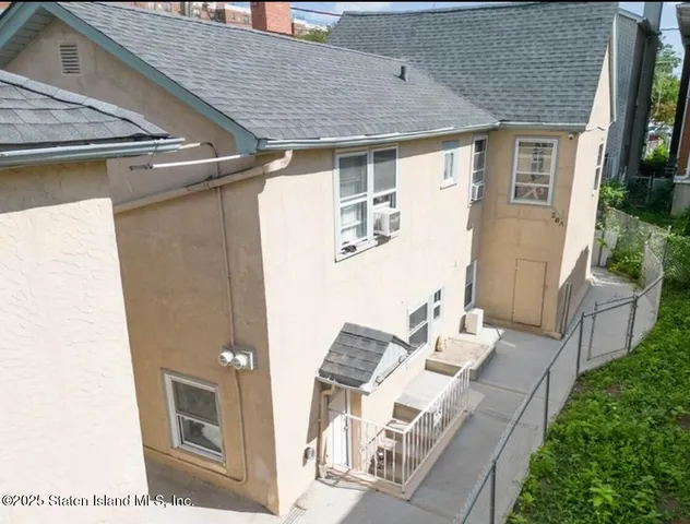 $1,299,999 | 26 Robin Road | South Beach