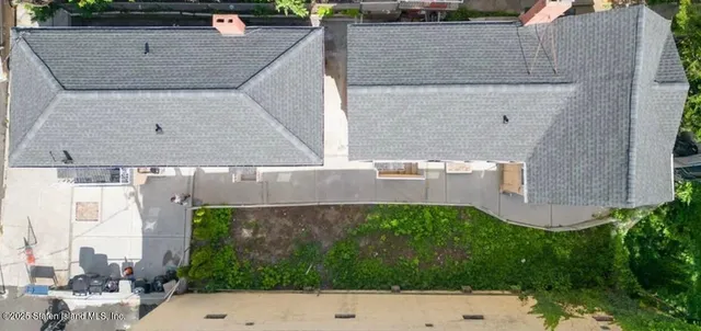 $1,299,999 | 26 Robin Road | South Beach