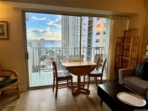 $2,700 | 2440 Kūhiō Avenue, Unit 1607, Honolulu, HI 96815