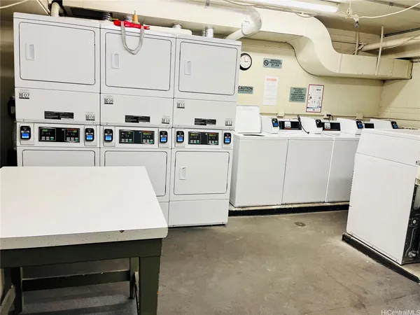$2,700 | 2440 Kūhiō Avenue, Unit 1607, Honolulu, HI 96815
