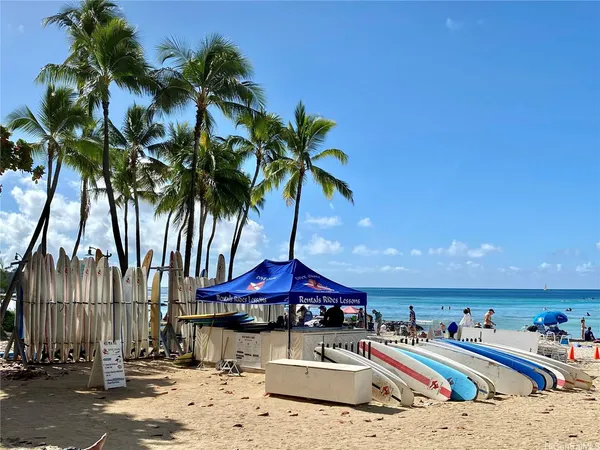 $2,700 | 2440 Kūhiō Avenue, Unit 1607, Honolulu, HI 96815